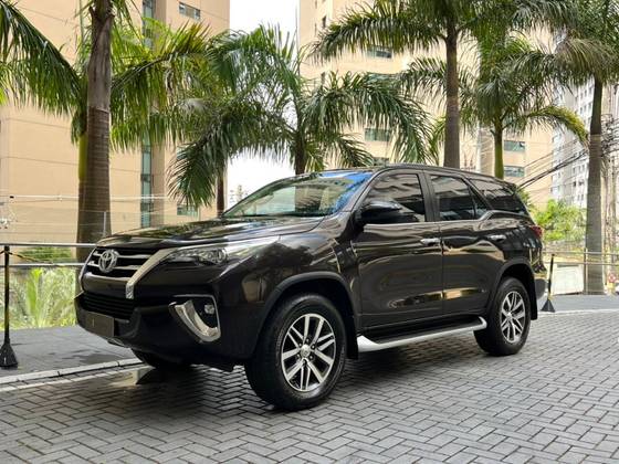 TOYOTA HILUX SW4 2.8 SRX 4X4 16V TURBO INTERCOOLER DIESEL 4P AUTOMÁTICO TOYOTA HILUX SW4 2.8 SRX 4X4 16V TURBO INTERCOOLER DIESEL 4P AUTOMÁTICO